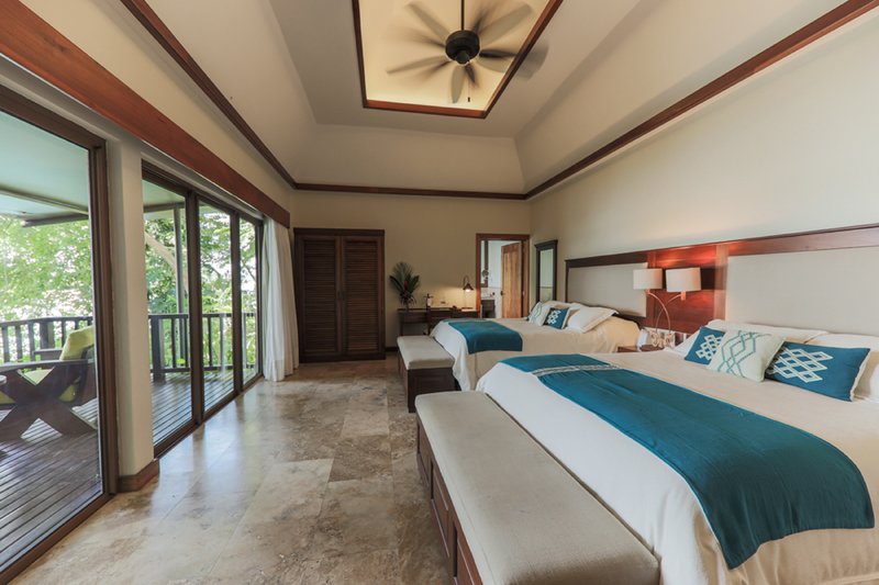 Lake View Junior Suite Queen - Bedroom
