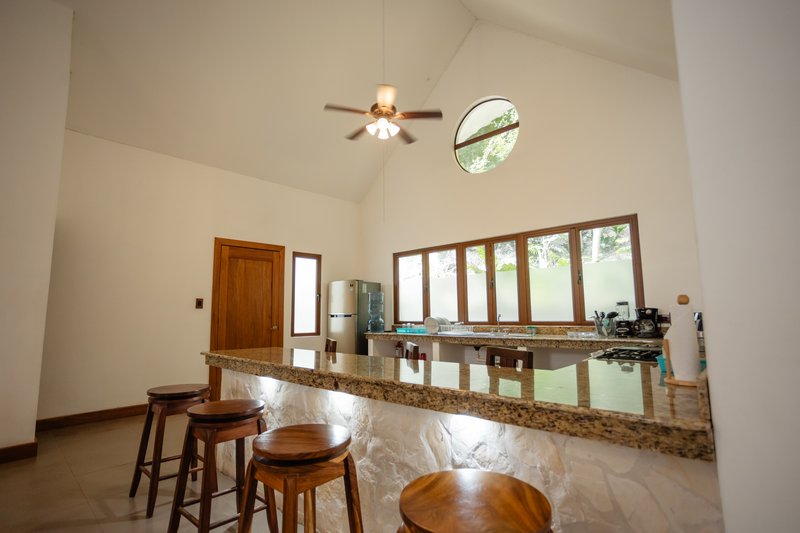 Villa Retreat - Kitchen