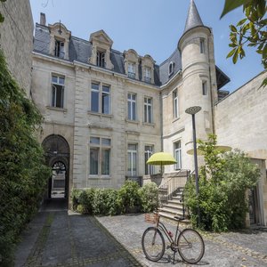 YNDO Hôtel - Exterior