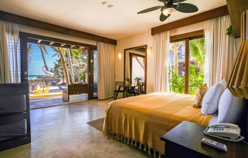 Beach Front Ground Floor Suite with Plunge Pool