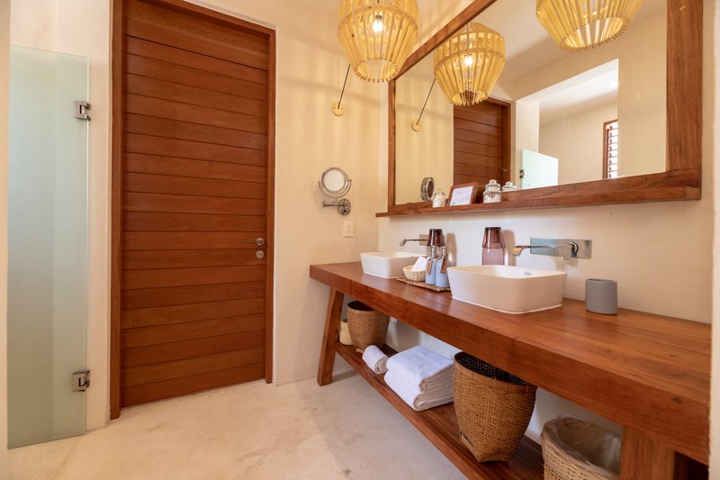 BATHROOMSEA VIEW GROUND FLOOR WITH PLUNGE POOL