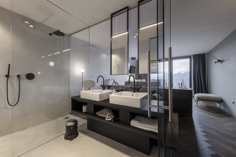 Urban Room bathroom