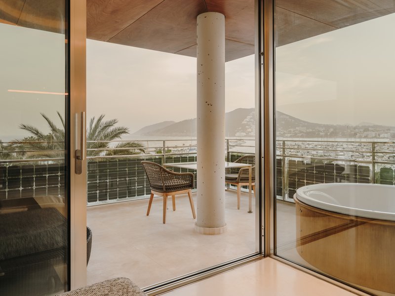 Grand Corner Suite - Terrace
