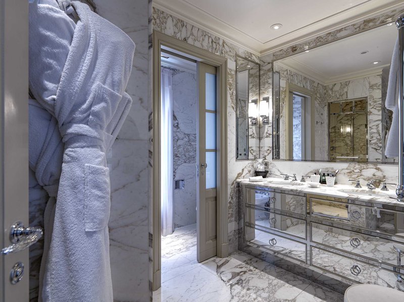 Superior Suite - Bathroom