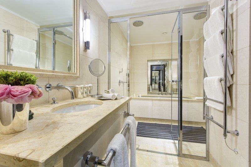 Junior Suite Bathroom