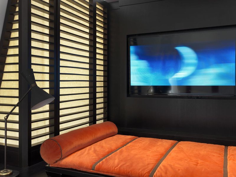 Master Suite - Living Area