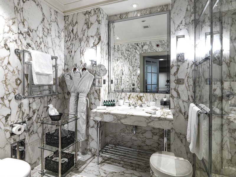 Junior Suite - Bathroom