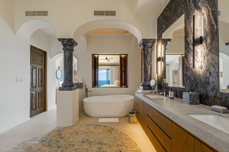 Casita 43 - Master Bathroom