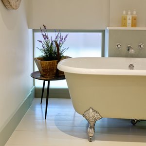Barnsley Cottage - Bathroom