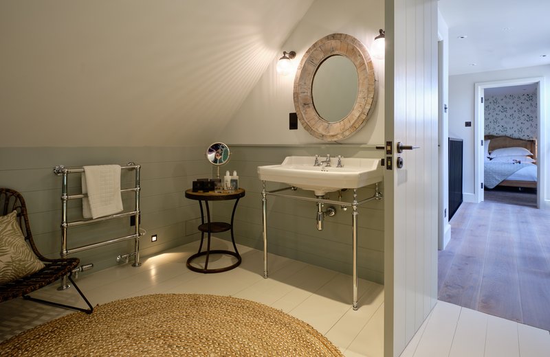 Barnsley Cottage - Bathroom