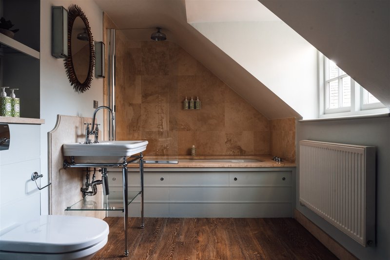 Comfy Family Room - Bathroom
