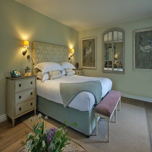 Generous Family Room - Westonbirt Suite
