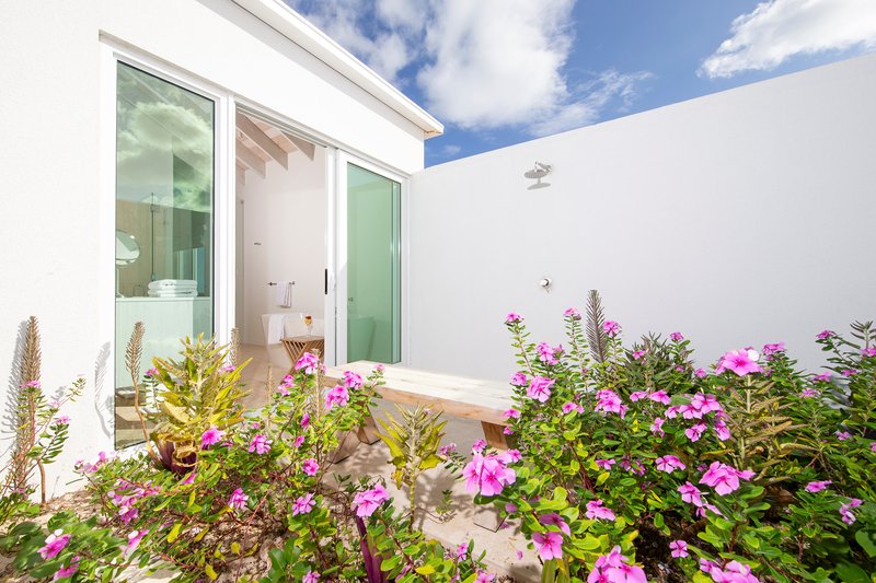 One Bedroom Beachfront Villa - Outdoor Shower 