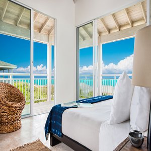 Ridgetop One Bedroom Ocean View Suite - Bedroom 