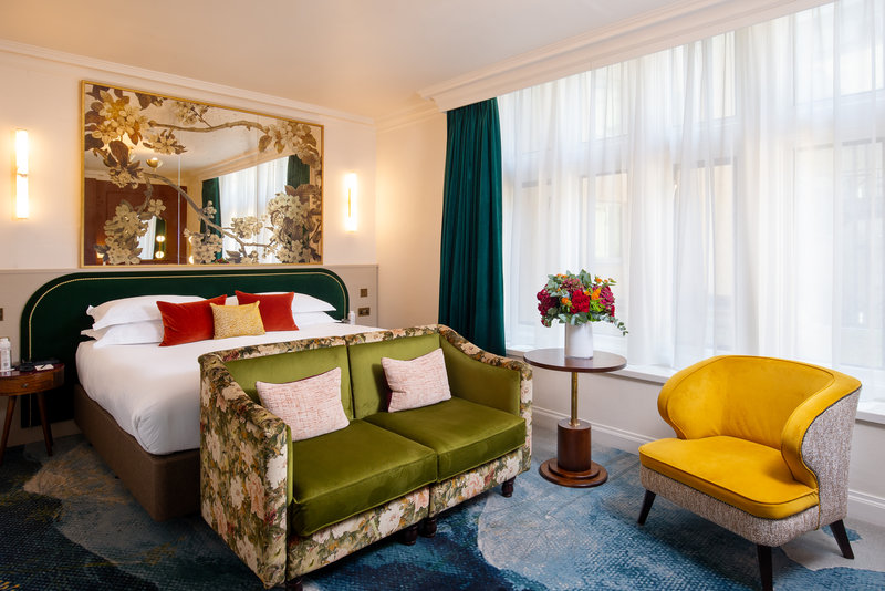 Deluxe King Room - Bedroom