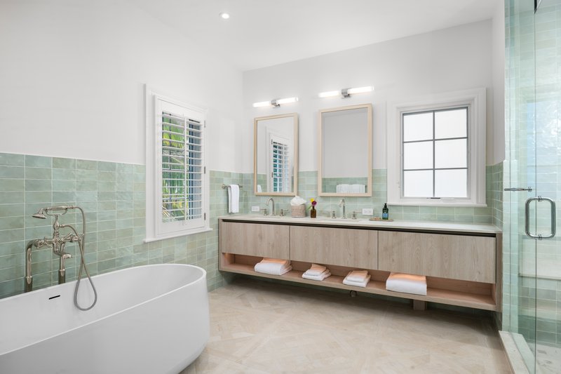 W303 Main Bathroom