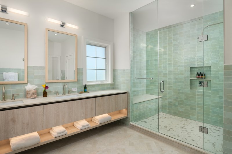 W303 Main Bathroom