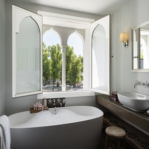 Corner Suite - Bathroom