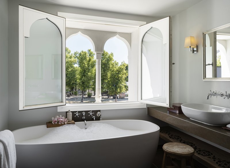 Corner Suite - Bathroom