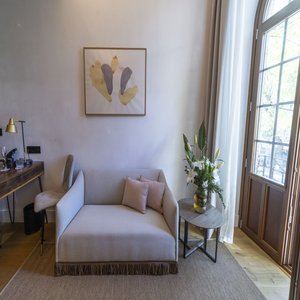 Grand Deluxe - Living Area