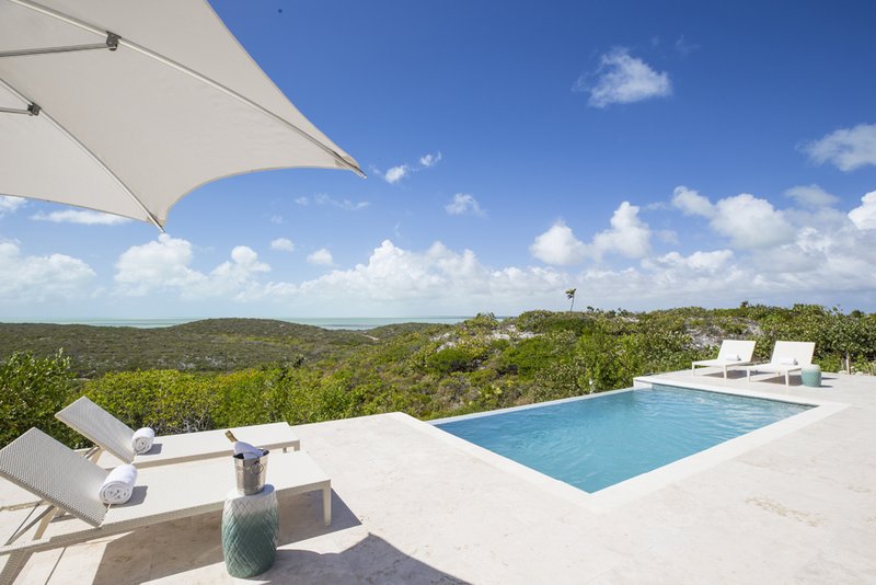 Three Bedroom Peninsula Skyridge Villa Pool View
