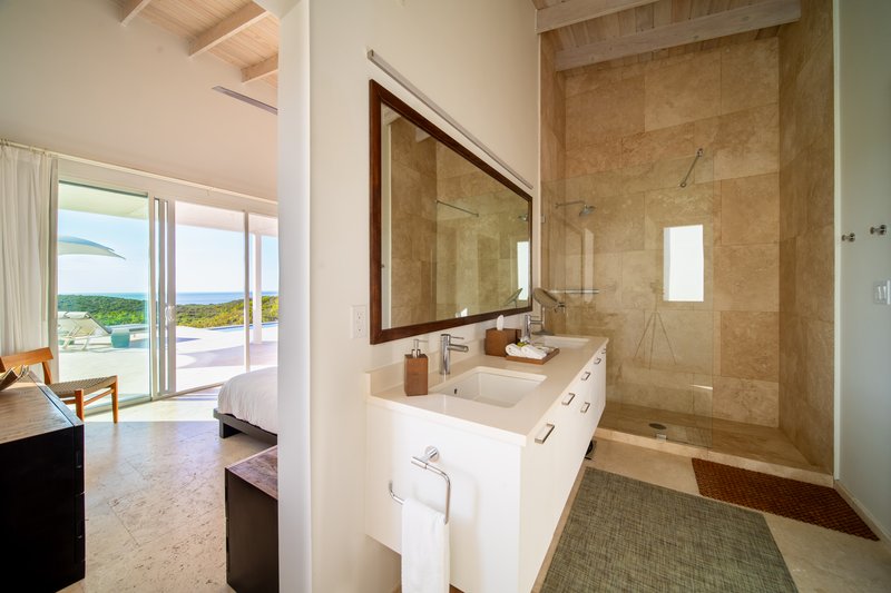 Three Bedroom Peninsula Skyridge Villa Bathroom View