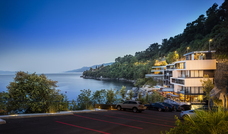 Hotel Exterior - Evening