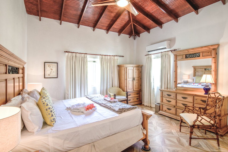 The Palm Villa - Master Bedroom