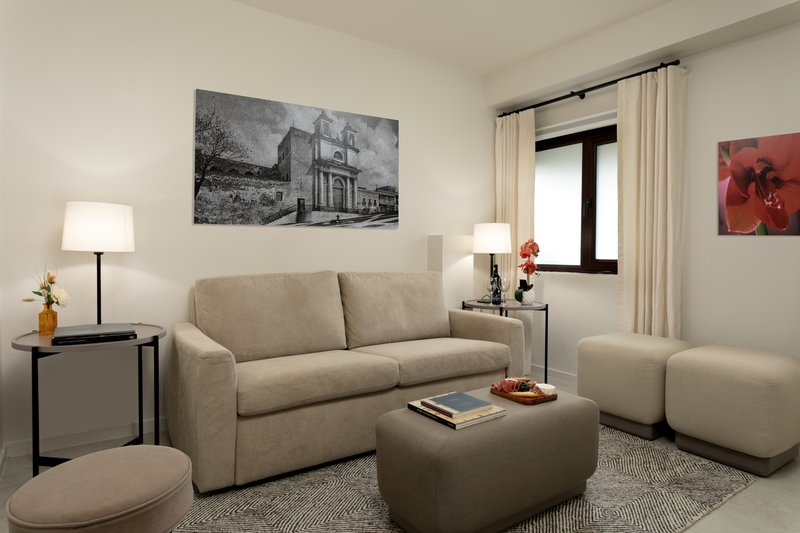  Junior Suite - Living Area