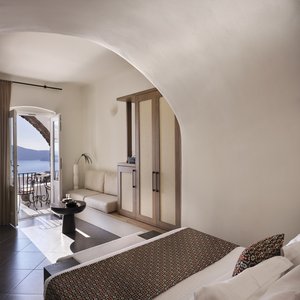 Senior Suite - Bedroom