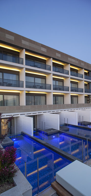 Pool Suites