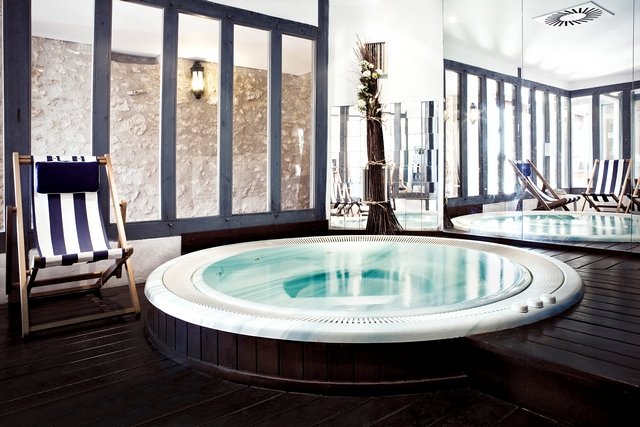 Jacuzzi Wellness center Maria Galland