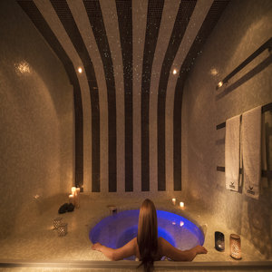 Hot Tub at Tefsion Kallos Relaxing Lounge