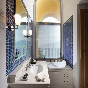 Junior Suite Sea View Terrace Bathroom