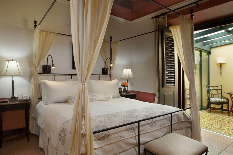 Queen Deluxe Guest Room
