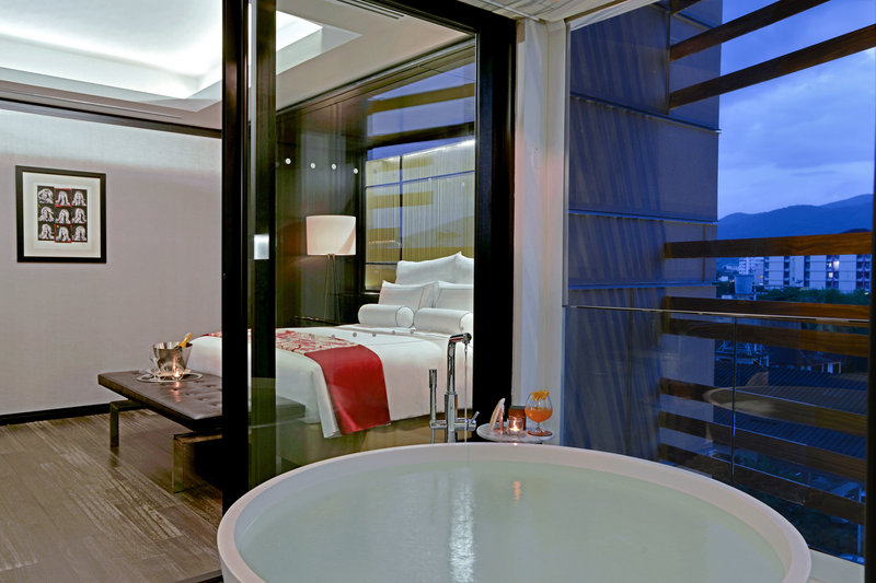 Premier Suite - Bathtub