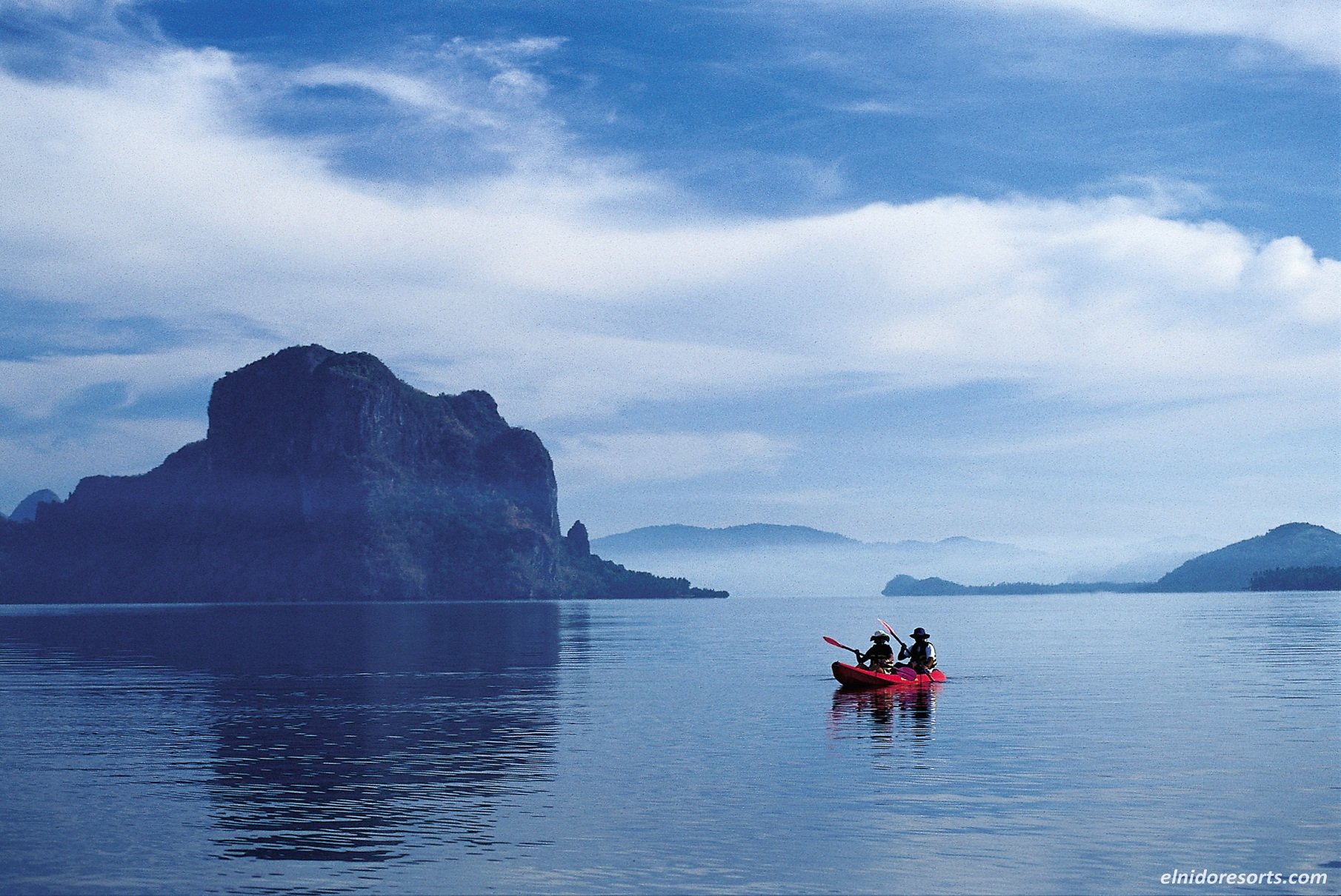 Kayaking at Bacuit Bay