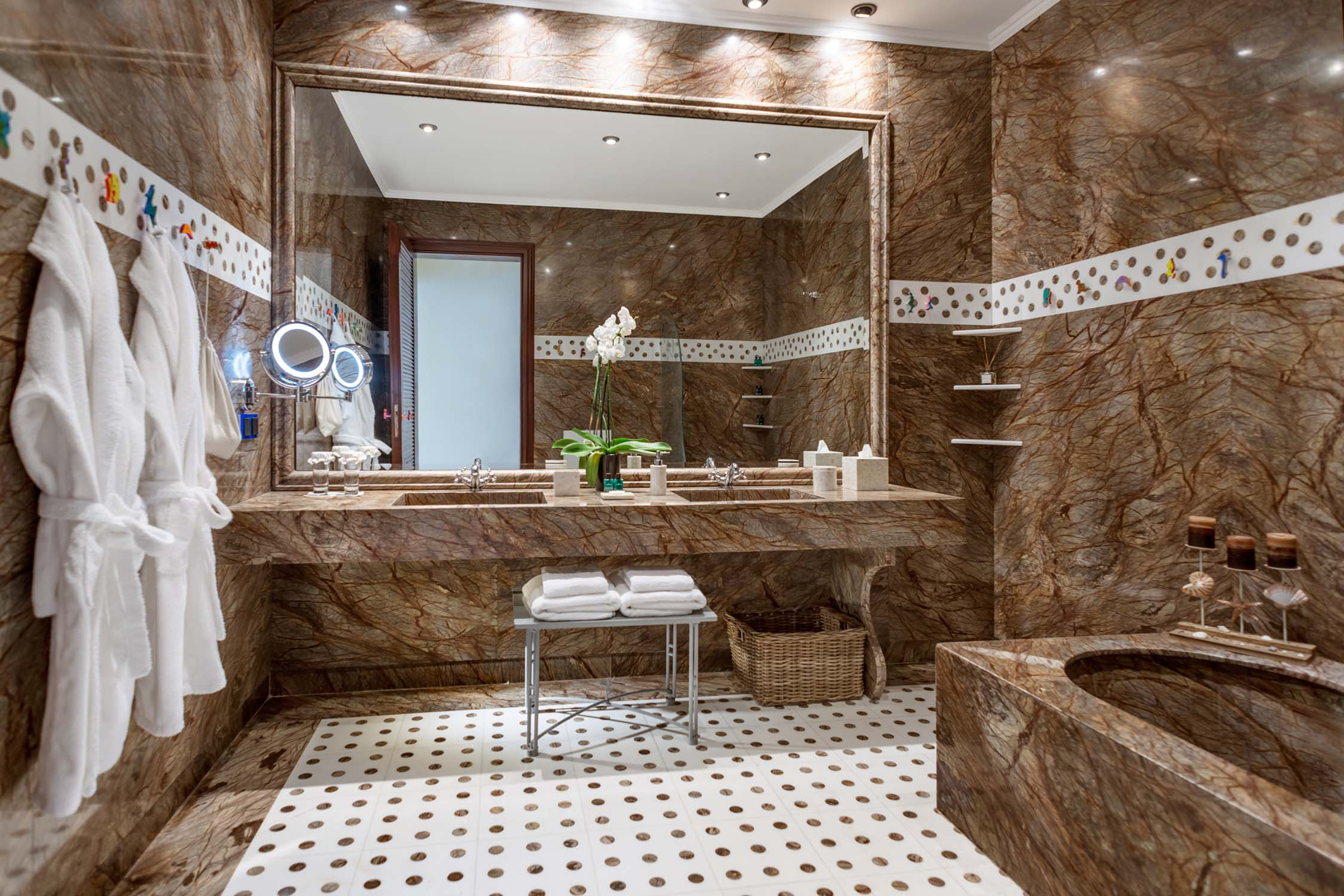 Deluxe Suite with Sea View Bathroom