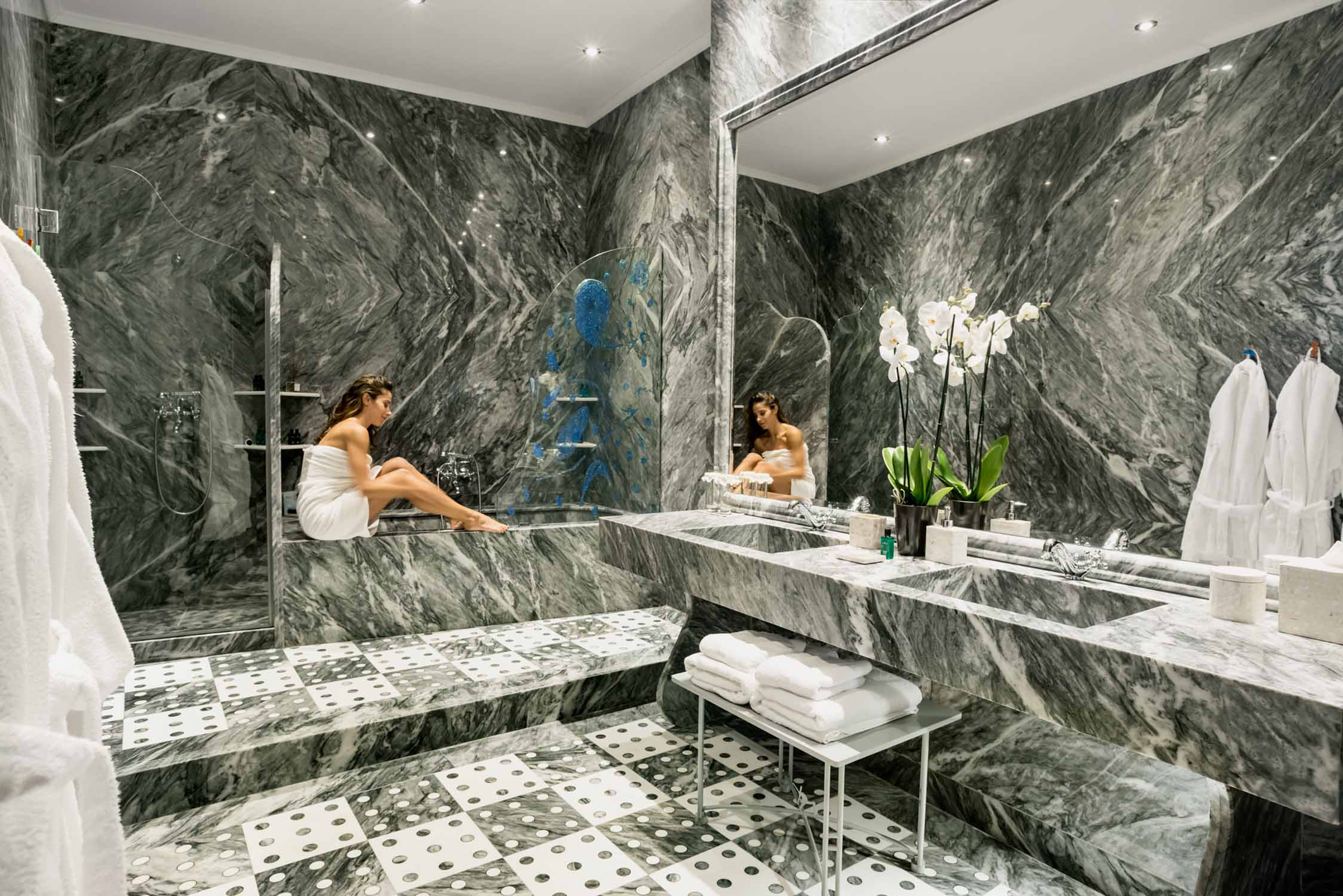 Deluxe Suite with Sea View - Bathroom
