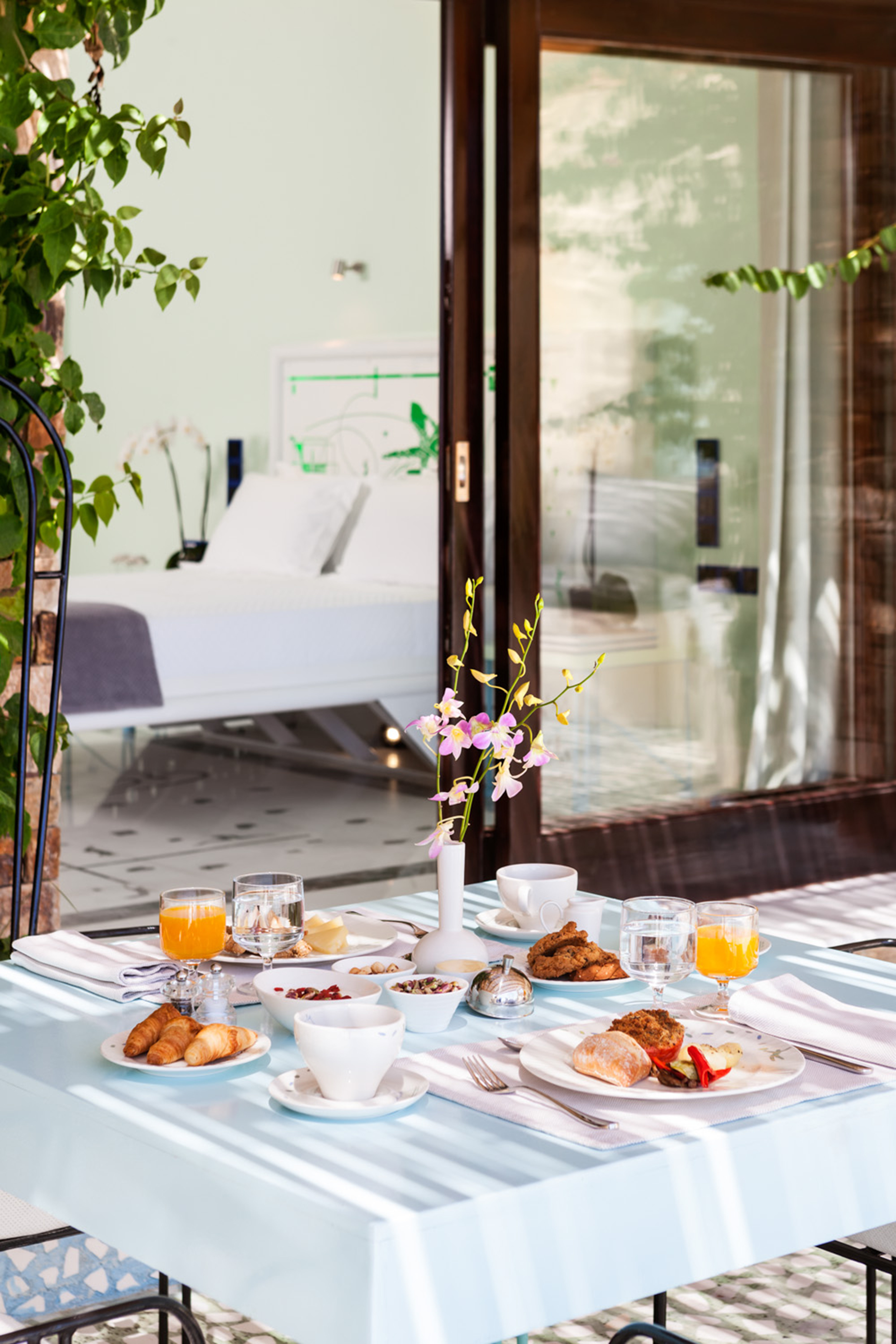Breakfast in the room