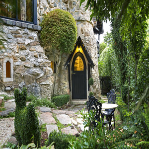 Secluded Castle Chambers entry
