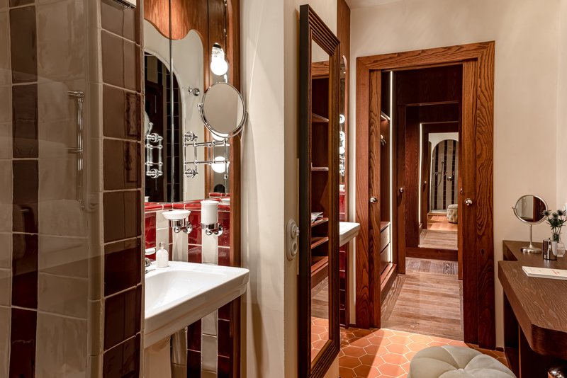 Corner Junior Suite Bathroom
