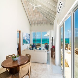 Bedroom Beachfront Villa Deluxe