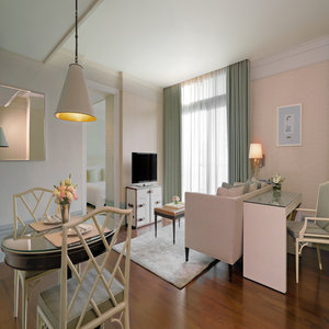 One Bedroom Suite City View - Living Area