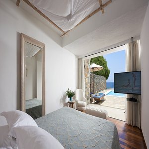 Club Suite Bedroom Private Pool Seafront