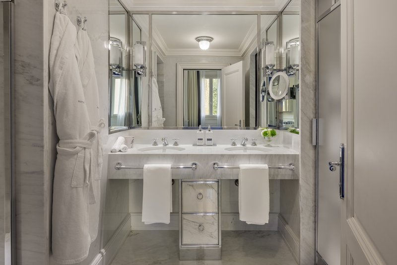Family Room - Bathroom