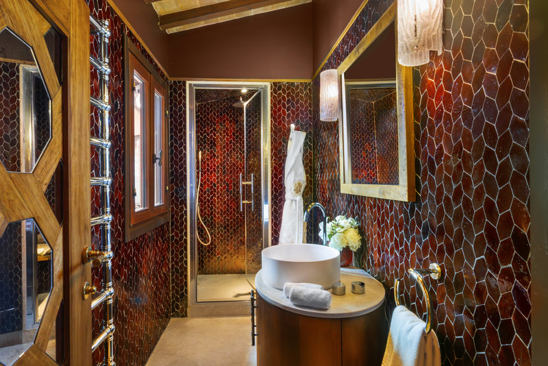 Chaplin Suite - Bathroom
