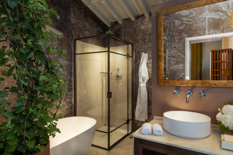 Family Suite - Bathroom