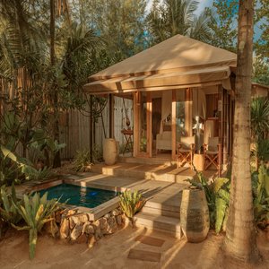 Beach Pool Tent - Exterior