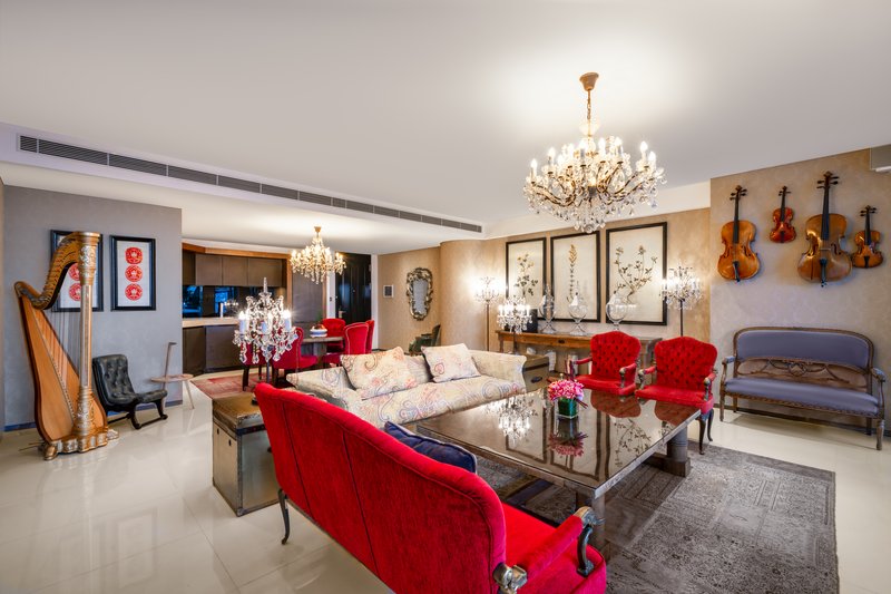 Deluxe Lagoon Suite - Living Area